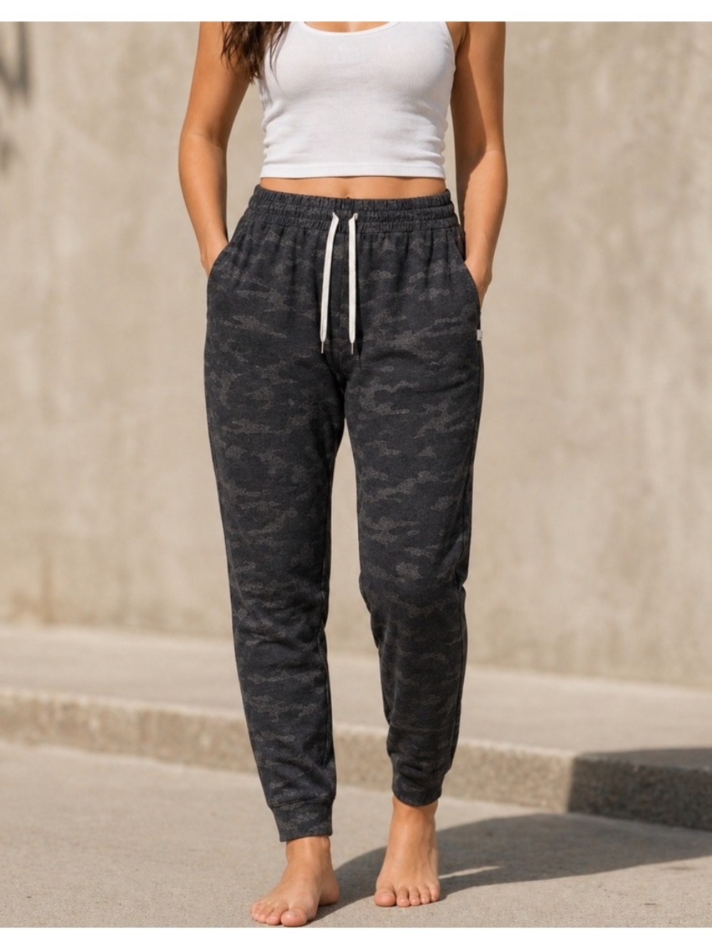 Vuori Charcoal Black Camo Drawstring Jogger pockets Sunday Performance dreamknit